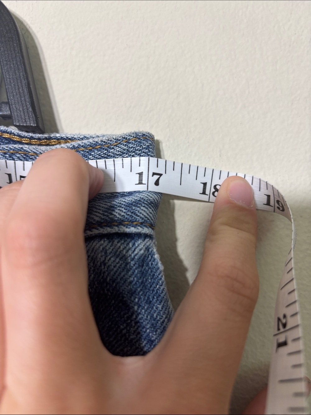 Levi's Classic Relaxed 550 Jeans - Picture 3 of 6